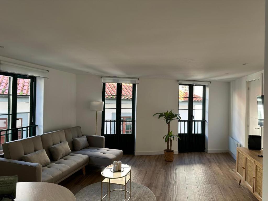 Apartamentos Urbanin II Plaza De San Pedro Cudillero Exterior photo